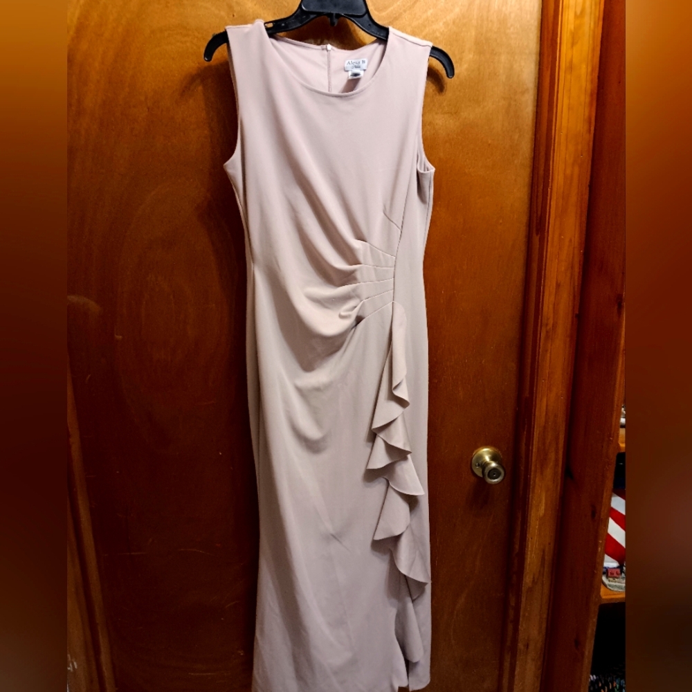 ALEXA B Elegant Sleeveless Ruffle Dress - Mauve Color